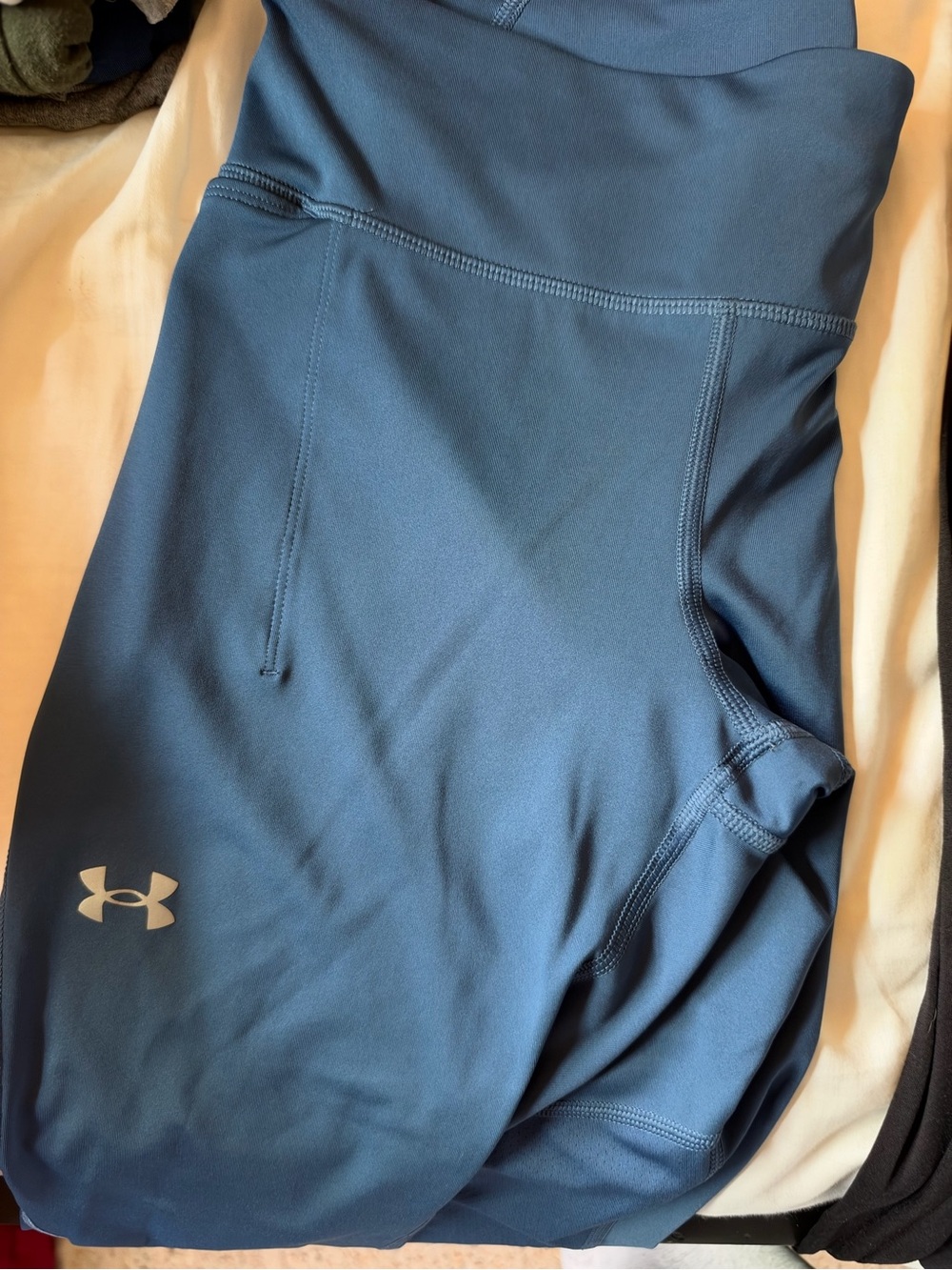 Under Armour Navy Blue Women's ' Performance capri Leggings